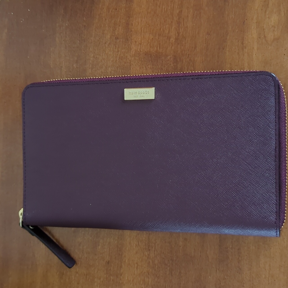 Kate Spade zipper wallet